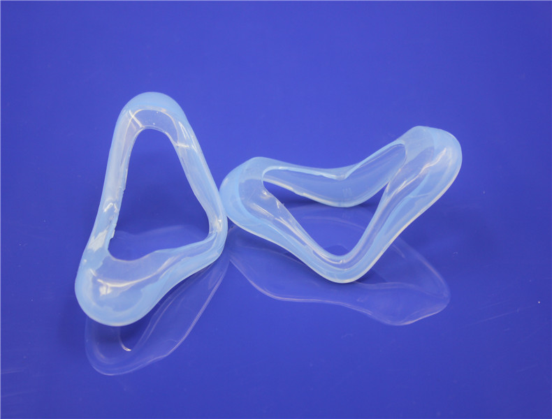 Description of the style and performance of medical silicone muzzle mask