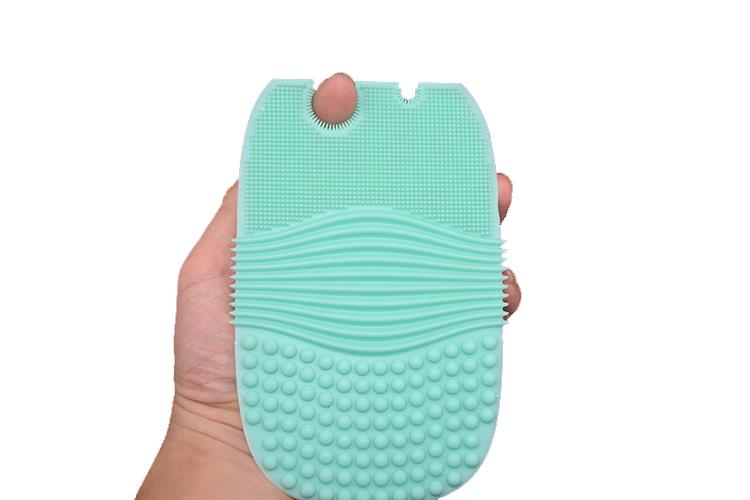 Why Soft Food Grade Cleaner Silicone Face Brush Is Popular Among Fashion Ladies?