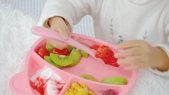 Features Of Silicone Baby Food Plates With Big Suction